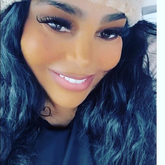 Meet your Posher, Carla - Picture 1 of 2